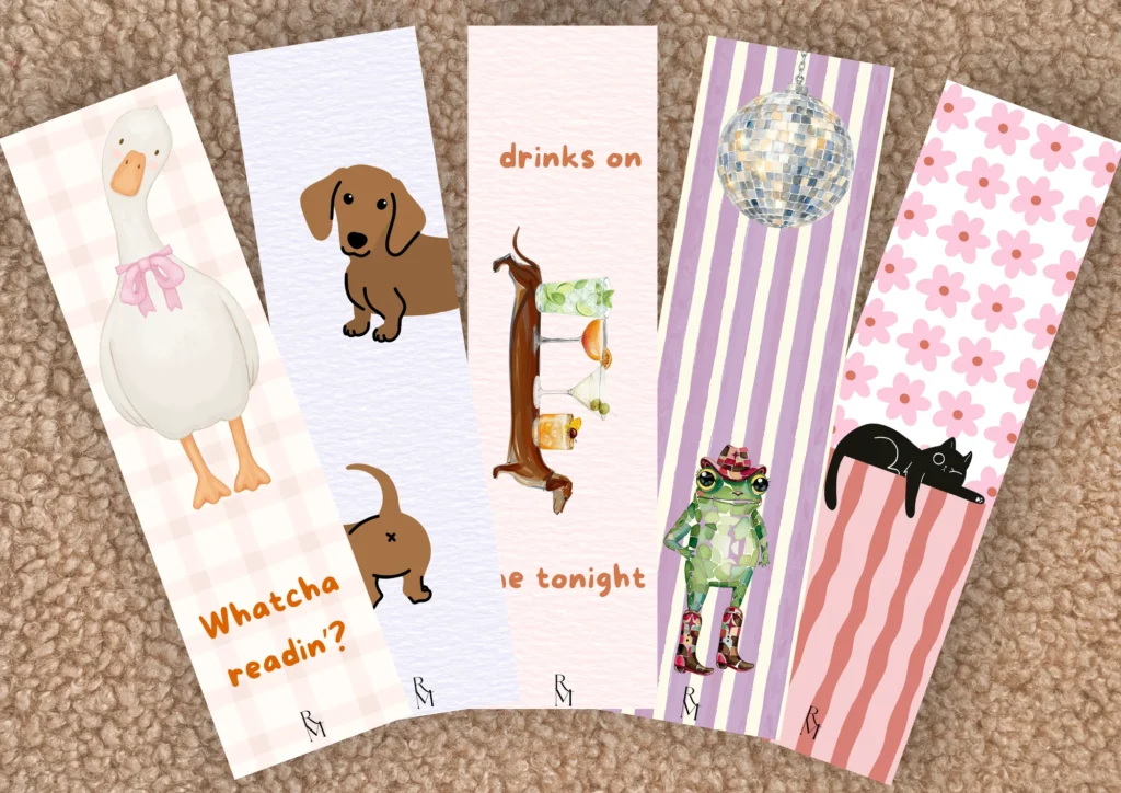 De vijf voorkanten van de collectie Paws & Pages, naast elkaar